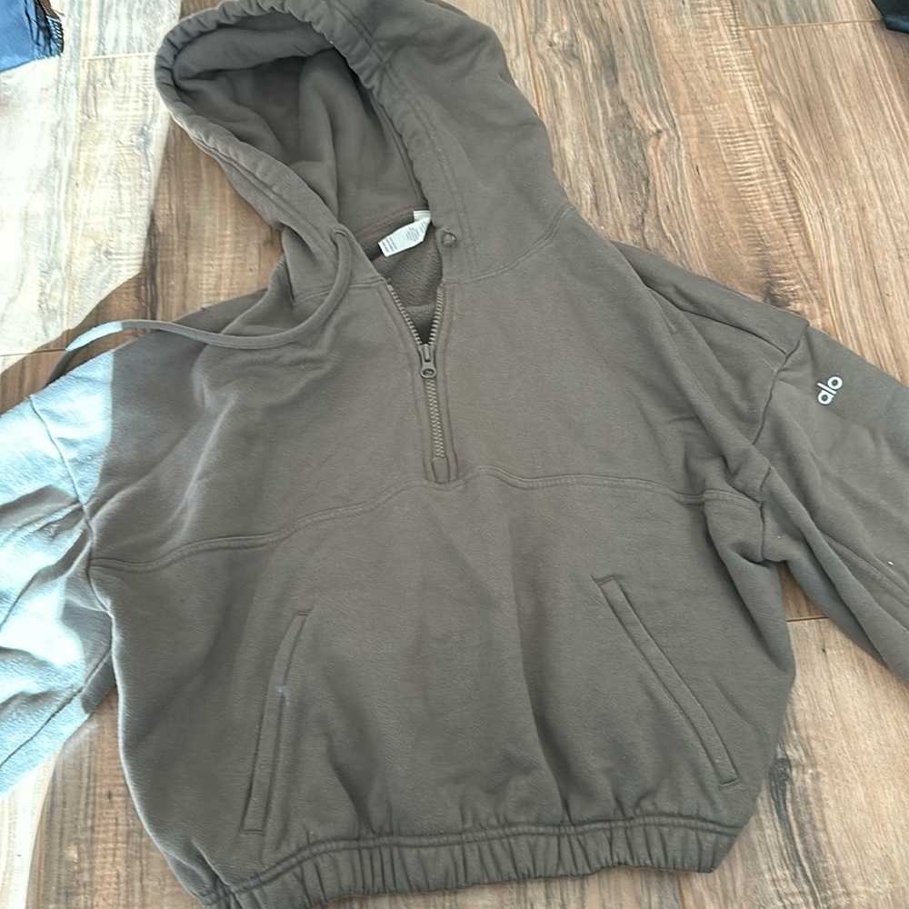 Alo yoga green cropped sweatshirt